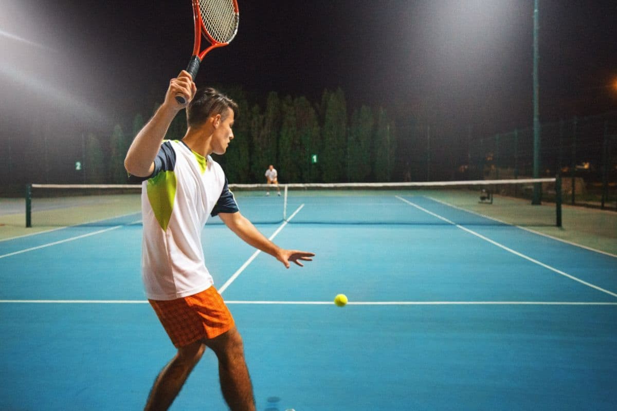 Занятия большим теннисом для взрослых: мастерство игры в школе Match Point